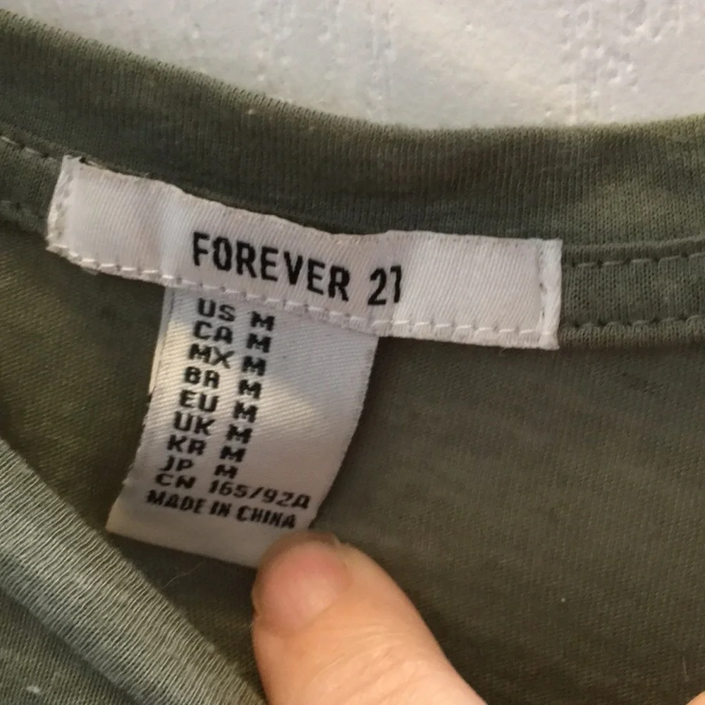 FINAL MARKDOWN Forever 21 tee medium - Picture 3 of 3